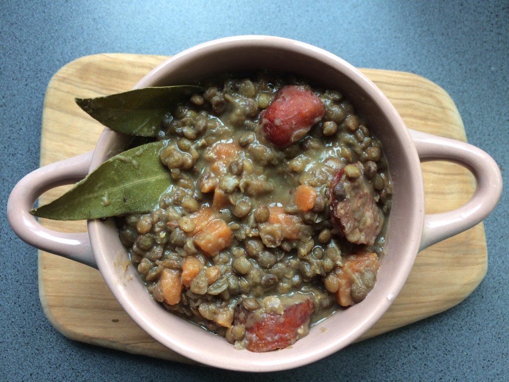Plat Traditionnel Français : Saucisses et&nbsp;Lentilles