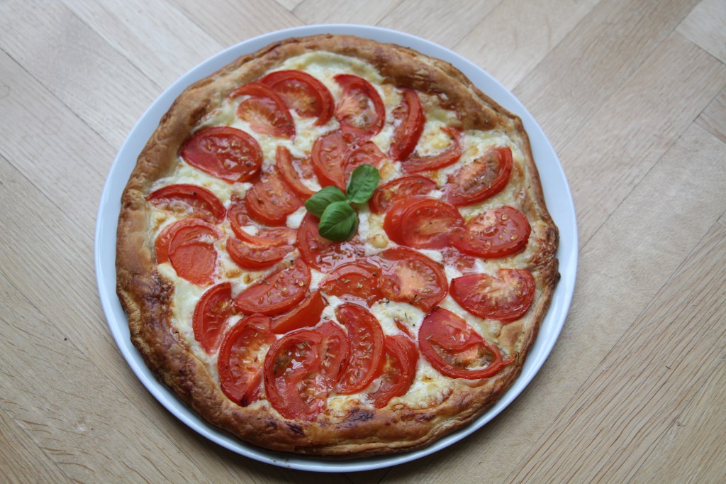 Tarte feuilletée à la tomate et à la tomme&nbsp;fraîche