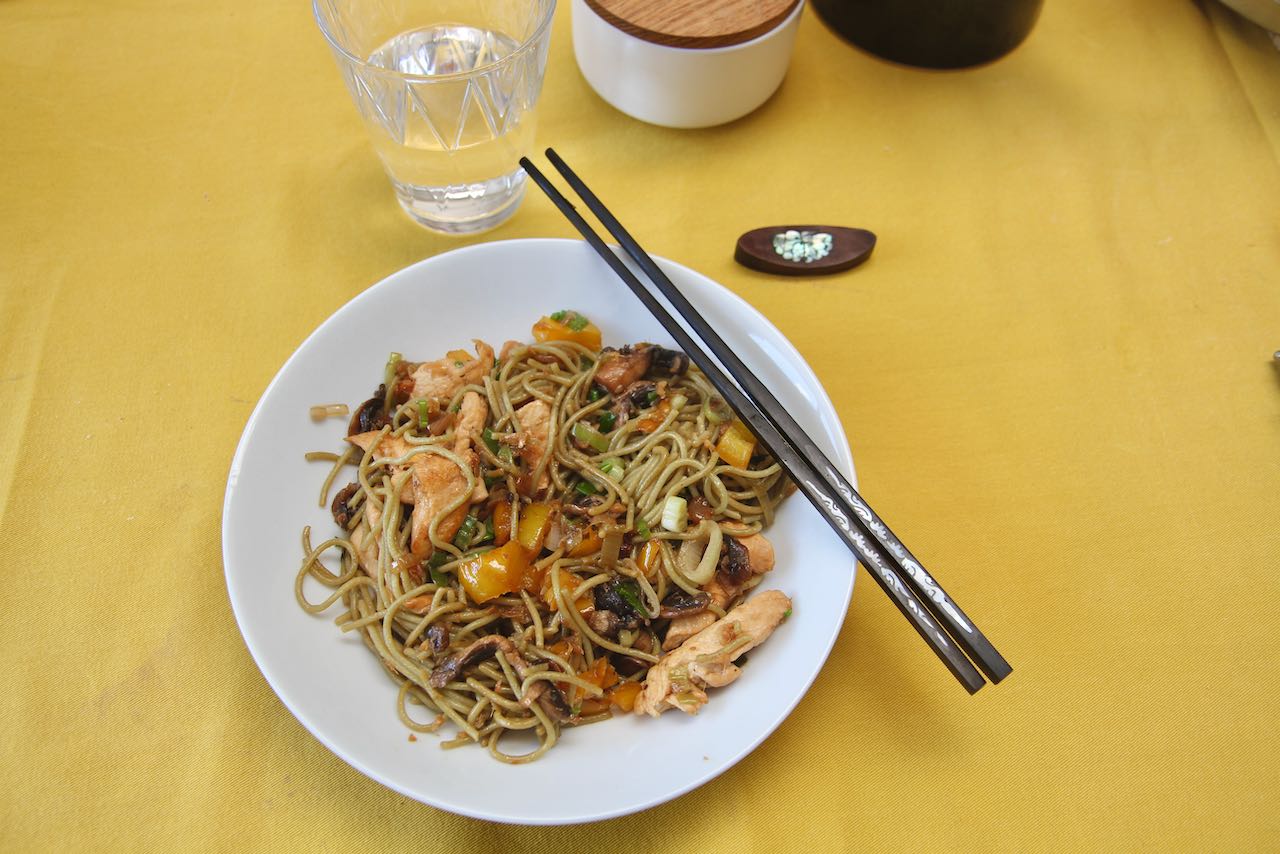 Mian de poulet – nouilles sautées