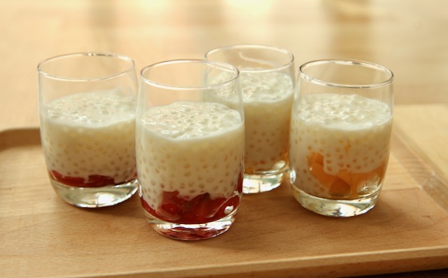 Verrines de perles du Japon mangue fraises
