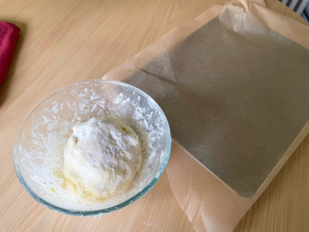 Pao de queijo - sortir la plaque de cuisson