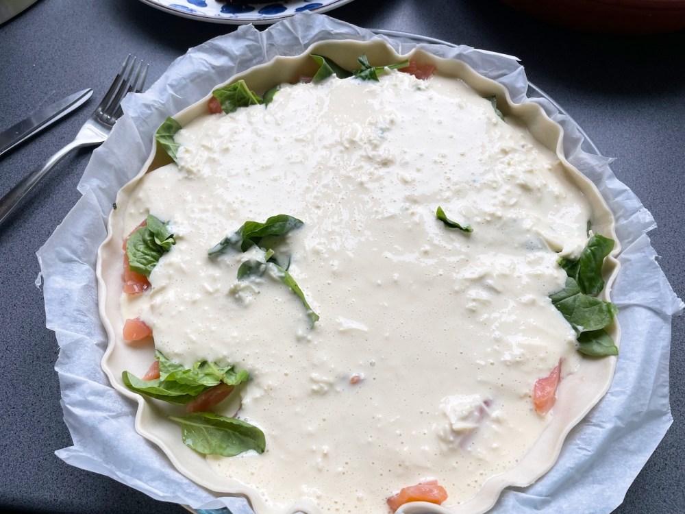 Tarte au saumon et aux épinards - ajout de la crème