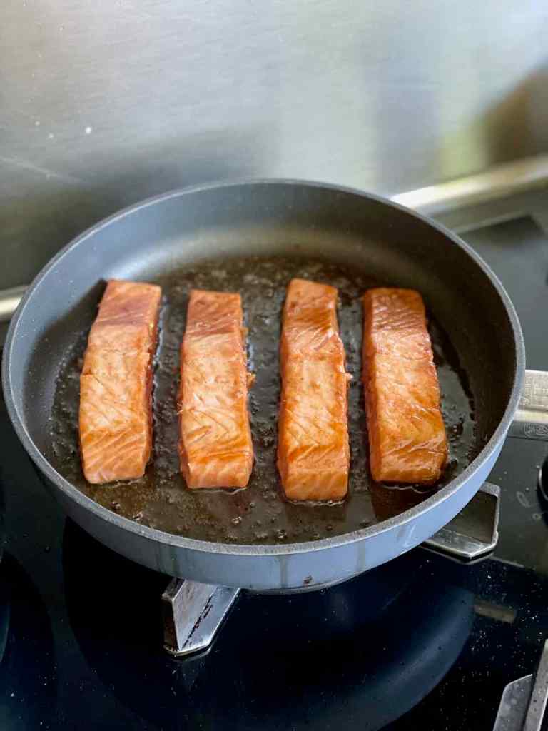 Cuisson du saumon à la poêle