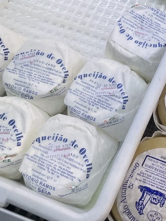 Fromages frais fabriqués avec le "jus" du caillé filtré pendant la fabrication du fromage.