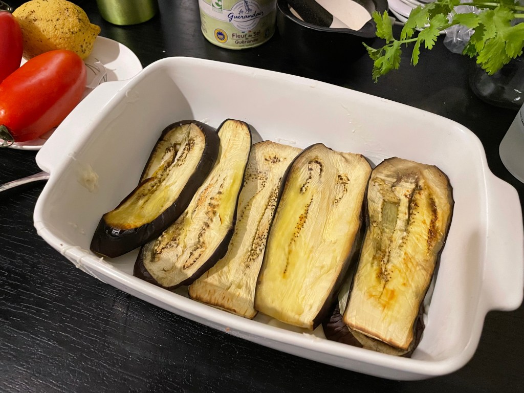 Préparation de la moussaka